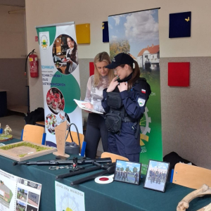 Uczniowie naszej szkoły na XXI Rawickich Targach Edukacyjnych i Targach Pracy, w Szkole Podstawowej w Sierakowie – fot. 12