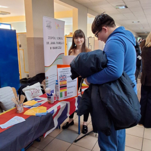 Uczniowie naszej szkoły na XXI Rawickich Targach Edukacyjnych i Targach Pracy, w Szkole Podstawowej w Sierakowie – fot. 8