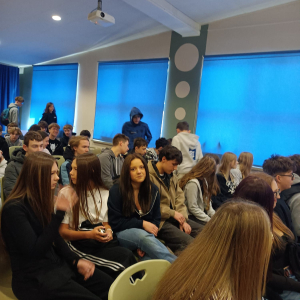 Uczniowie naszej szkoły na XXI Rawickich Targach Edukacyjnych i Targach Pracy, w Szkole Podstawowej w Sierakowie – fot. 2