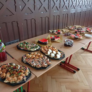 Odwiedziny podopiecznych Środowiskowego Domu Samopomocy w murach naszej szkoły - fot. 12