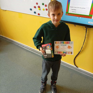 Uczniowie wyróżnieni w  konkursie "Zakładka do książki" - fot. 6