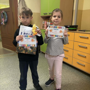 Uczniowie wyróżnieni w  konkursie "Zakładka do książki" - fot. 2