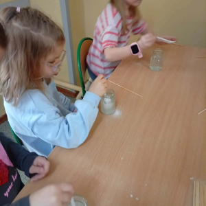 Eksperymenty w szkolnej świetlicy - fot. 4