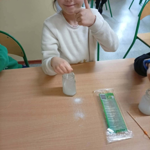 Eksperymenty w szkolnej świetlicy - fot. 8