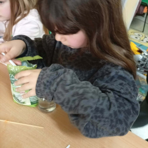 Eksperymenty w szkolnej świetlicy - fot. 7