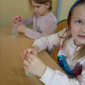 Eksperymenty w szkolnej świetlicy - fot. 2
