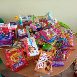 Słodycze dla wychowanków „Małego Dworku” w Łaszczynie