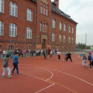 "Niebieskie Igrzyska w naszej szkole"– część sportowa fot. 4