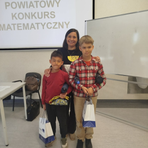 XXIII edycja Powiatowego  Konkursu Matematycznego dla uczniów klas trzecich - Franciszek Giezek i Miron Łoza z wychowawczynią Panią Anią