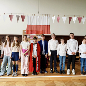 Apel w rocznicę uchwalenia Konstytucji 3 Maja oraz stypendia dyrektora szkoły – fot. 4