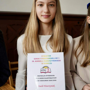 Apel w rocznicę uchwalenia Konstytucji 3 Maja oraz stypendia dyrektora szkoły – fot. 13