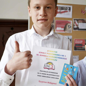 Apel w rocznicę uchwalenia Konstytucji 3 Maja oraz stypendia dyrektora szkoły – fot. 8