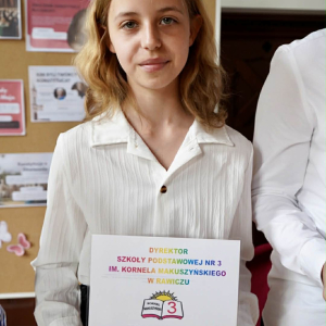  Apel w rocznicę uchwalenia Konstytucji 3 Maja oraz stypendia dyrektora szkoły – fot. 11