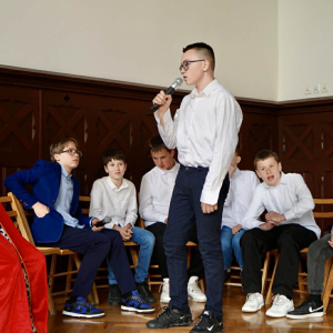 Apel w rocznicę uchwalenia Konstytucji 3 Maja oraz stypendia dyrektora szkoły – fot. 2