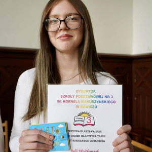Apel w rocznicę uchwalenia Konstytucji 3 Maja oraz stypendia dyrektora szkoły – fot. 19