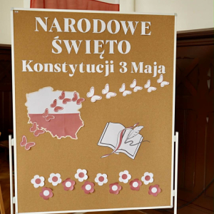 Apel w rocznicę uchwalenia Konstytucji 3 Maja oraz stypendia dyrektora szkoły – fot. 16