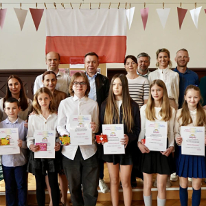 Apel w rocznicę uchwalenia Konstytucji 3 Maja oraz stypendia dyrektora szkoły – fot. 12
