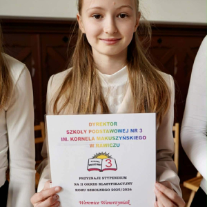 Apel w rocznicę uchwalenia Konstytucji 3 Maja oraz stypendia dyrektora szkoły – fot. 17