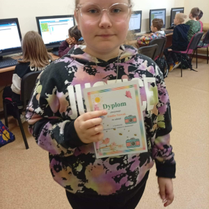 Uczestnicy szkolnego konkursu fotograficznego „Rawicka wiosna w obiektywie”, zorganizowanego przez świetlicę szkolną – fot. 8