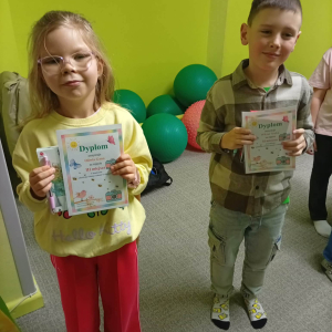 Uczestnicy szkolnego konkursu fotograficznego „Rawicka wiosna w obiektywie”, zorganizowanego przez świetlicę szkolną – fot. 10