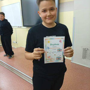 Uczestnicy szkolnego konkursu fotograficznego „Rawicka wiosna w obiektywie”, zorganizowanego przez świetlicę szkolną – fot. 2