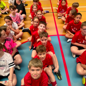 Uczniowie klas trzecich na XXI Gminnym Turnieju Gry w Dwa Ognie – fot. 3