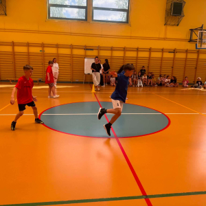 Uczniowie klas trzecich na XXI Gminnym Turnieju Gry w Dwa Ognie – fot. 6