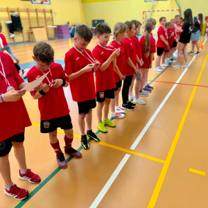 Uczniowie klas trzecich na XXI Gminnym Turnieju Gry w Dwa Ognie – fot. 8