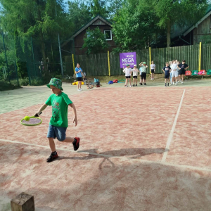 Uczniowie klas I – III, uczestnicy wyjazdu do malowniczego miejsca nad jeziorem w Cichowie – fot. 33