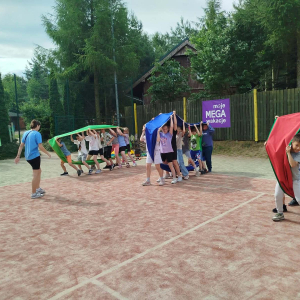 Uczniowie klas I – III, uczestnicy wyjazdu do malowniczego miejsca nad jeziorem w Cichowie – fot. 29