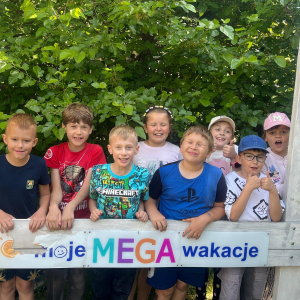 Uczniowie klas I – III, uczestnicy wyjazdu do malowniczego miejsca nad jeziorem w Cichowie – fot. 41