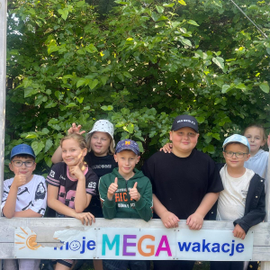 Uczniowie klas I – III, uczestnicy wyjazdu do malowniczego miejsca nad jeziorem w Cichowie – fot. 49